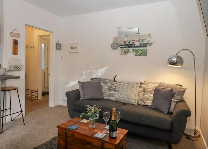 3 Dolphin Court